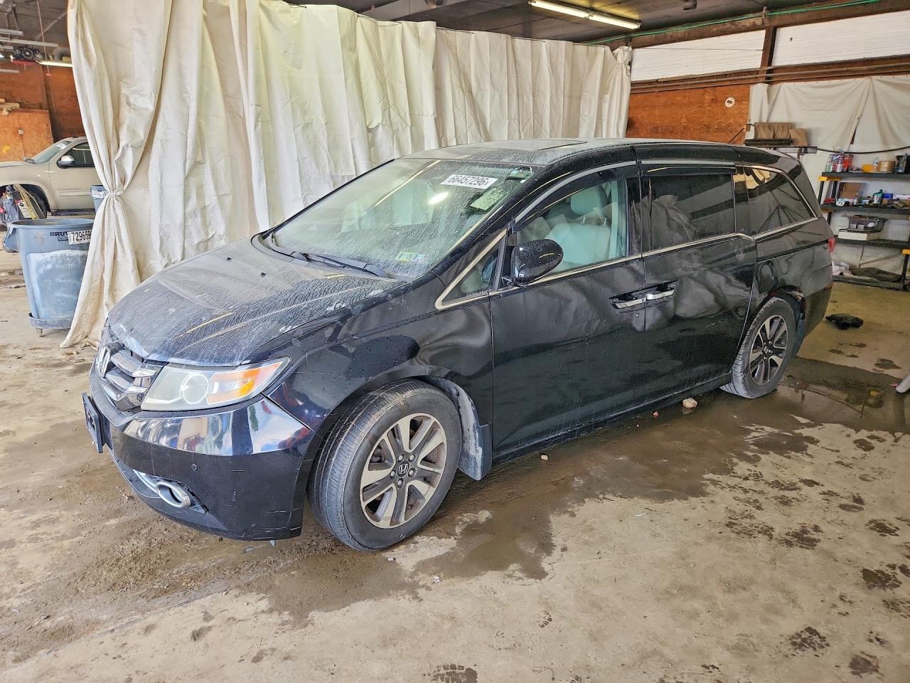 2015 Honda Odyssey Touring Black vin: 5FNRL5H96FB032492