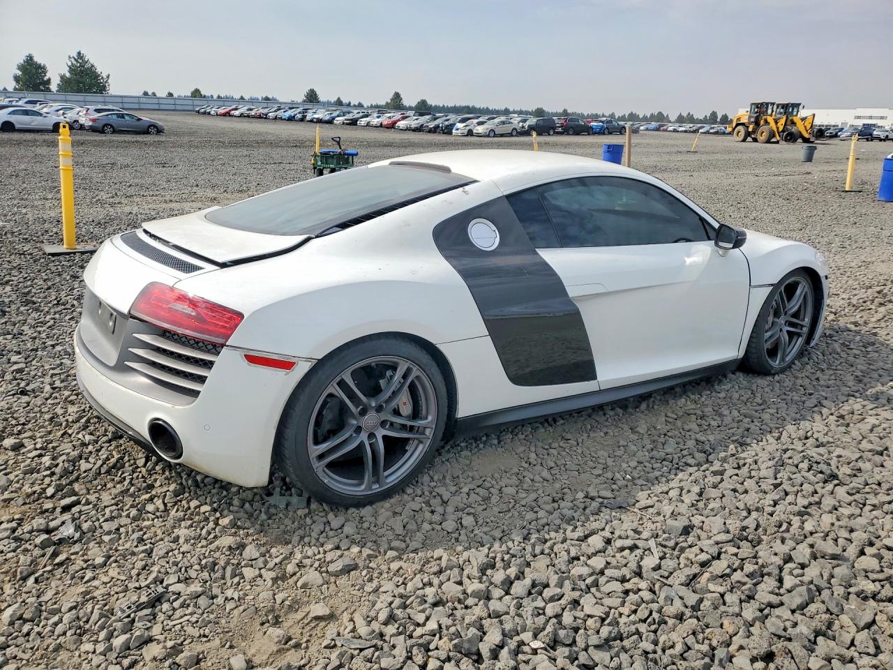 2015 Audi R8 5.2 Plus Quattro White vin: WUAKNAFG7F7001816