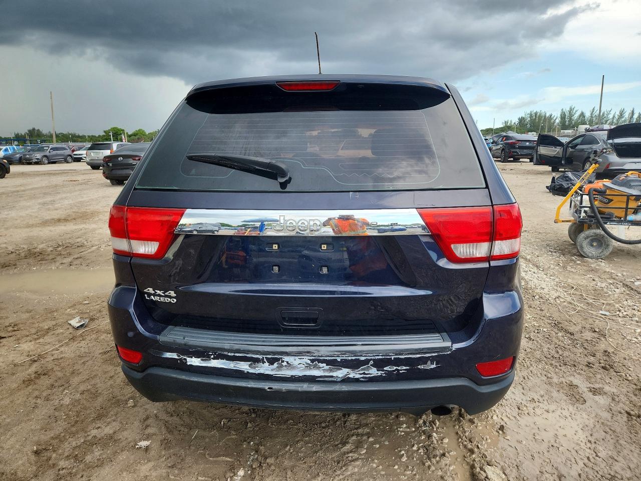 2011 Jeep Grand Cherokee Laredo Blue vin: 1J4RR4GG2BC540873