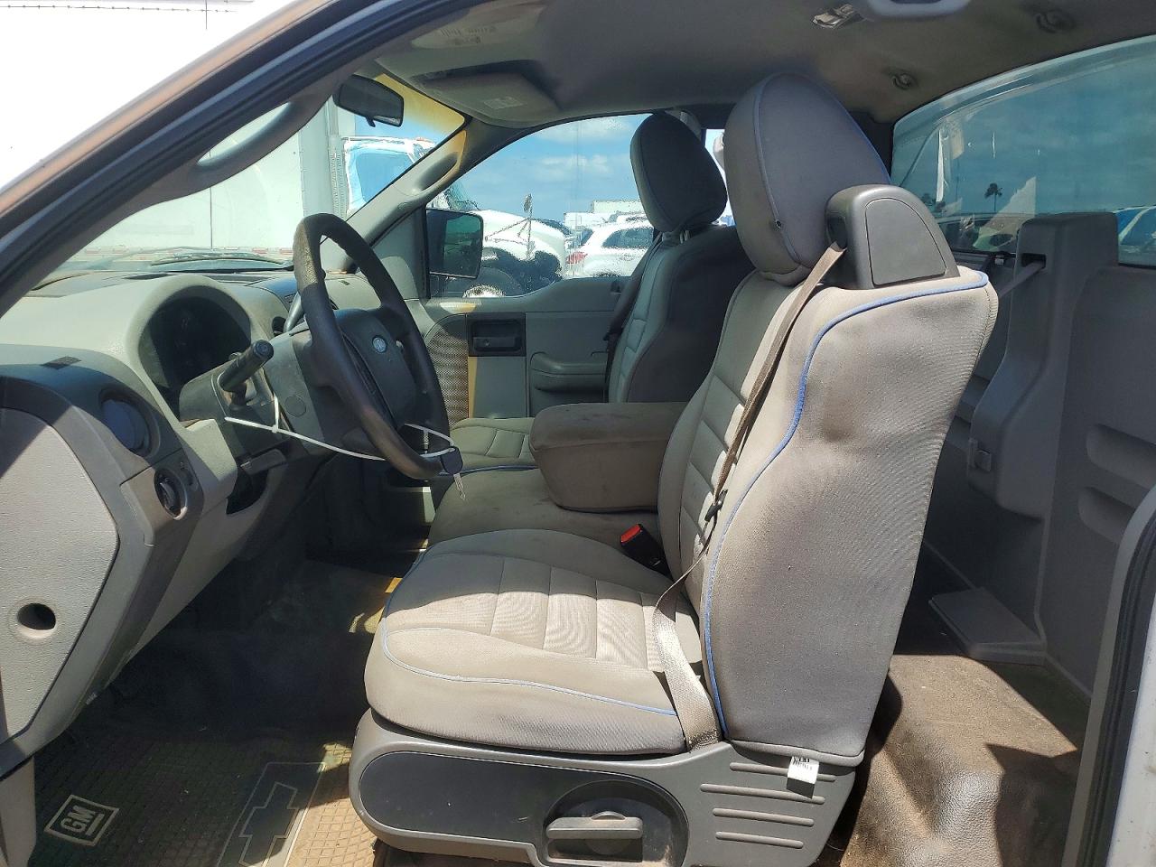 2005 Ford F150 Белый vin: 1FTRF12235NA79653