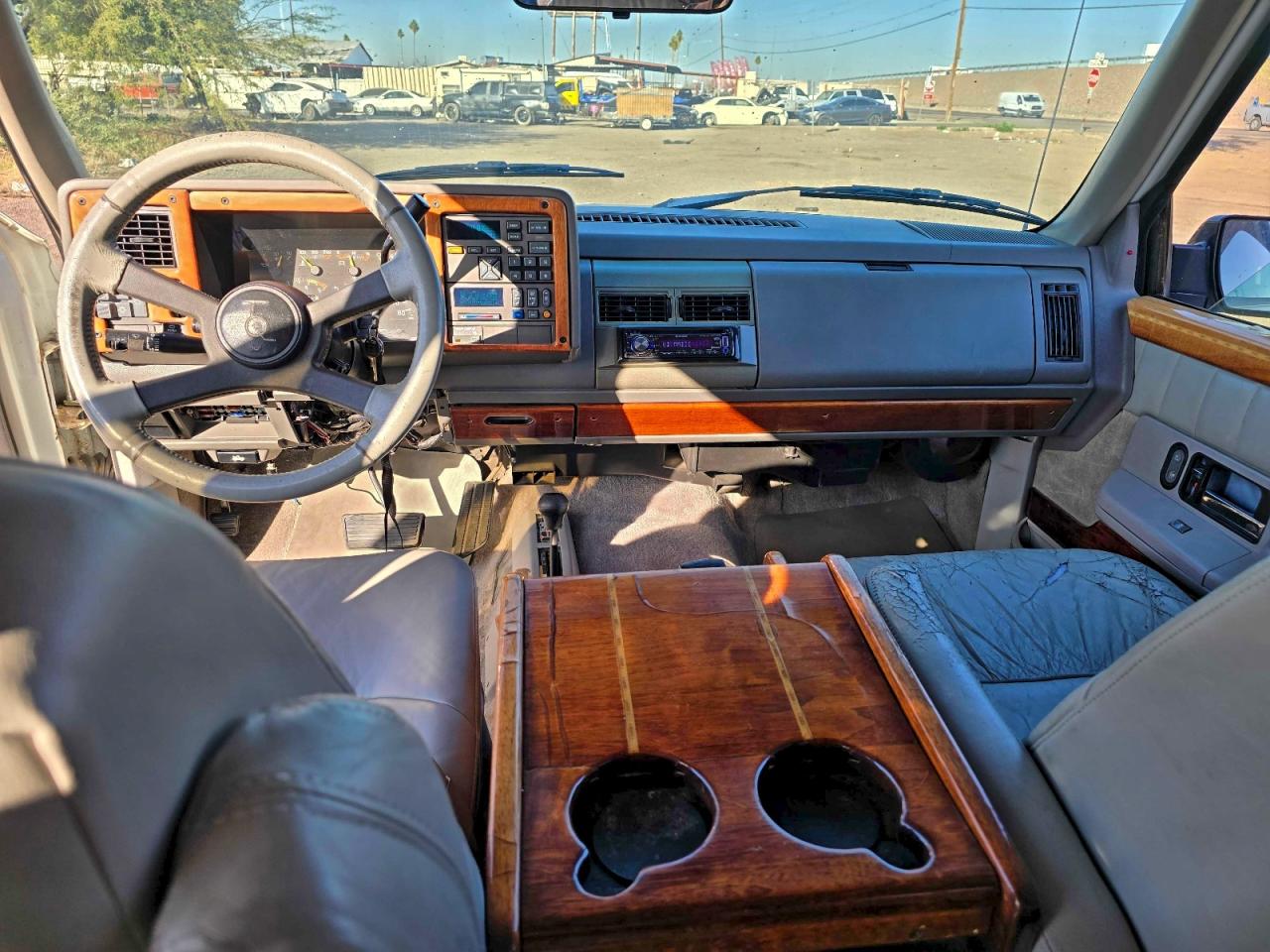 1993 Chevrolet Suburban K1500 Двухцветный vin: 1GBFK16K7PJ358367