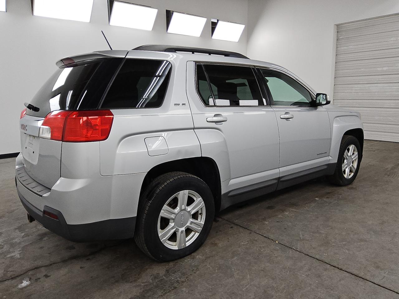 2014 Gmc Terrain Sle Silver vin: 2GKALREK3E6297942 Damage: Right Front Tire, Worn, Replacement Required