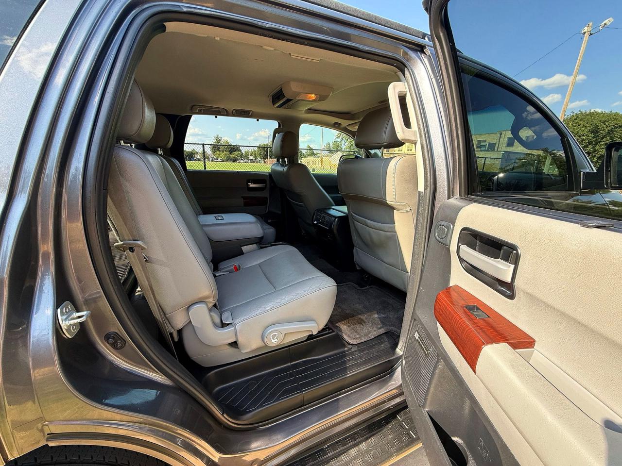 2012 Toyota Sequoia Platinum Gray vin: 5TDDW5G11CS071124