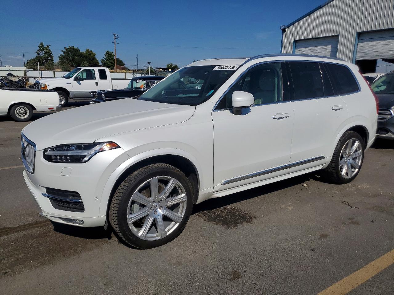 2016 Volvo Xc90 T6 White vin: YV4A22PL0G1048237