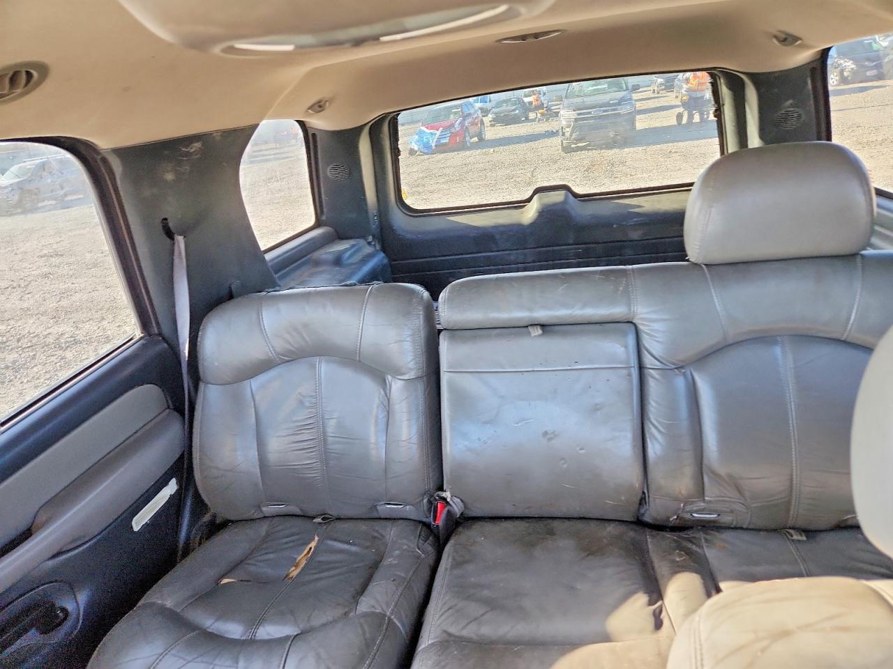 2002 Chevrolet Tahoe K1500 Gold vin: 1GNEK13Z42J302251