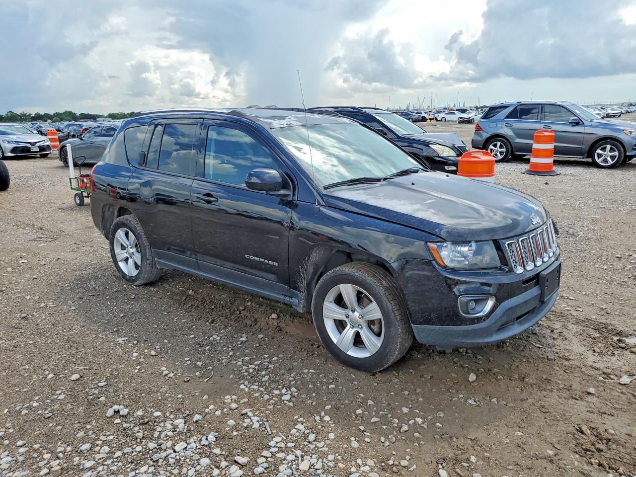 2015 Jeep Compass Latitude Black vin: 1C4NJCEA8FD164846
