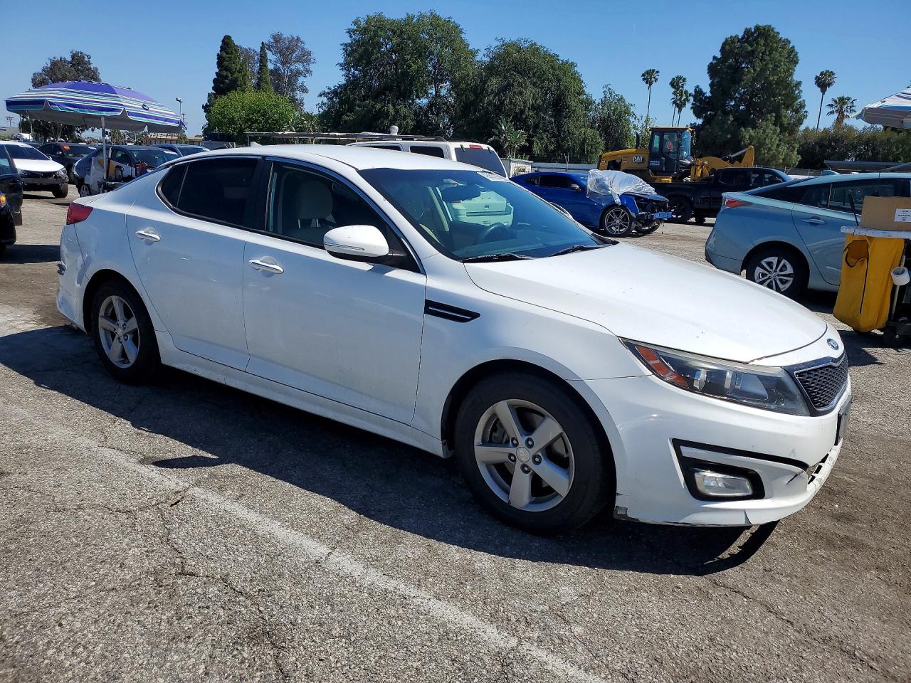 2015 Kia Optima Lx Белый vin: 5XXGM4A72FG406875
