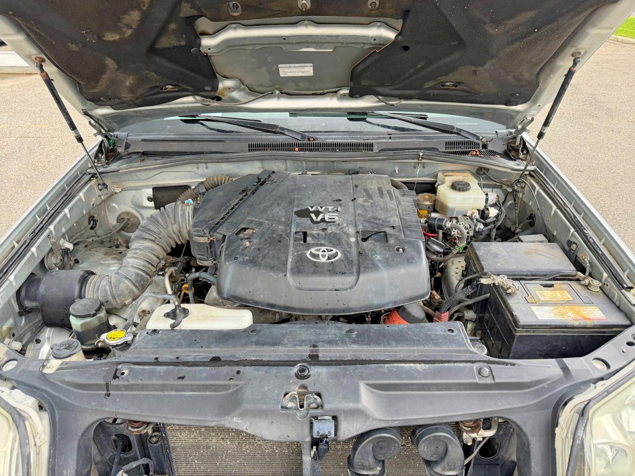 2004 Toyota 4runner Sr5 Silver vin: JTEBU14R840043885