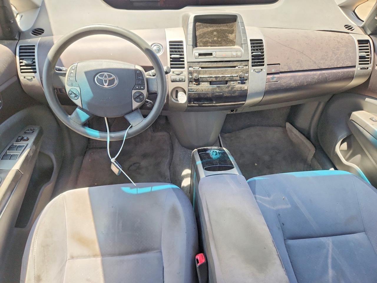 2004 Toyota Prius Base Silver vin: JTDKB20U840084205