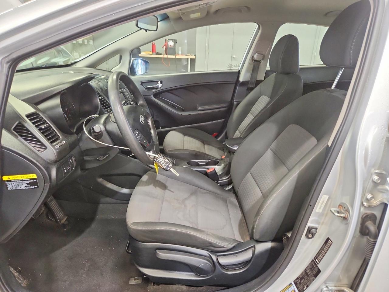 2014 Kia Forte Lx Серебряный vin: KNAFX4A64E5220894