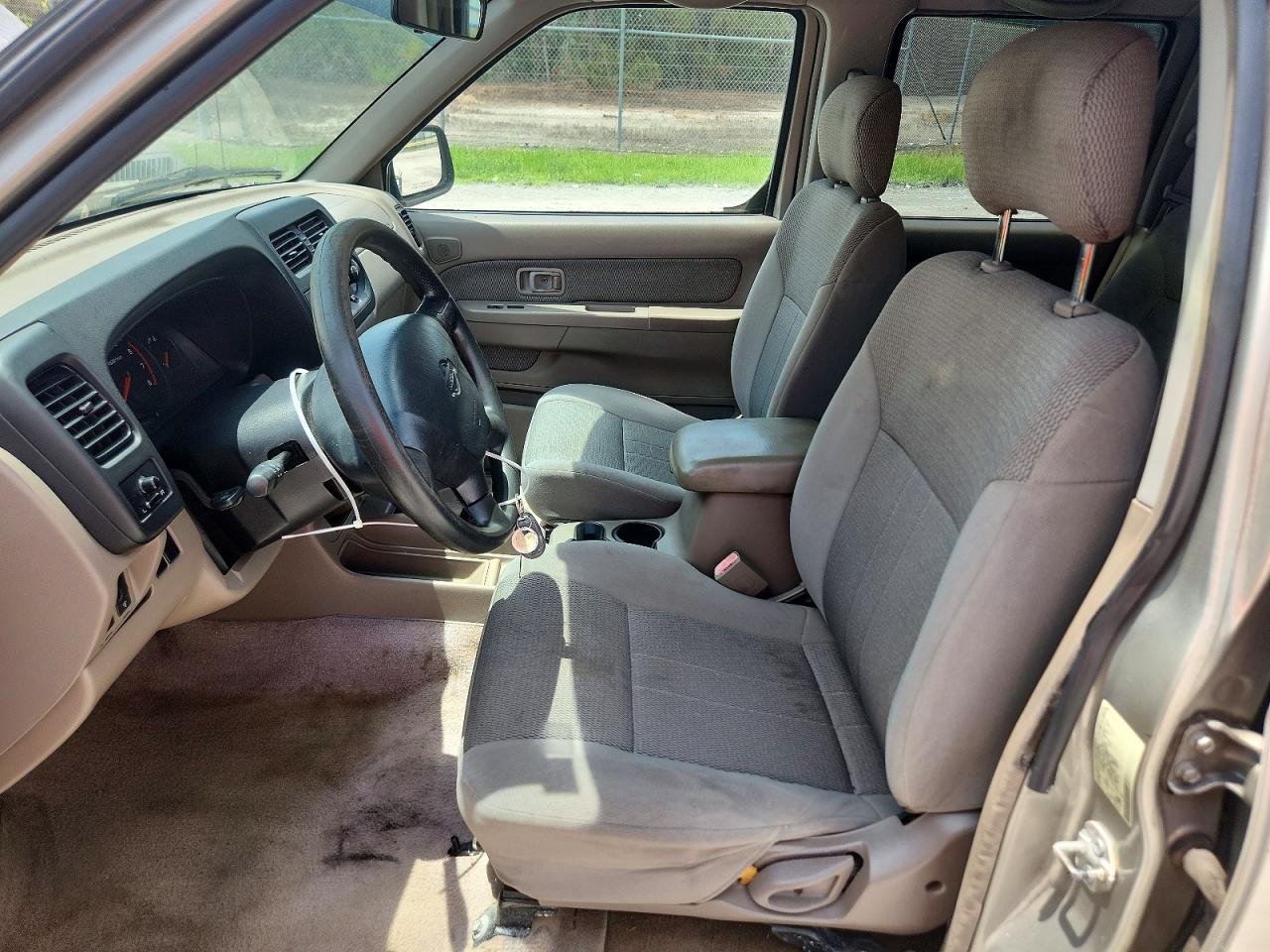 2001 Nissan Frontier Xe Серый vin: 1N6ED27TX1C354630