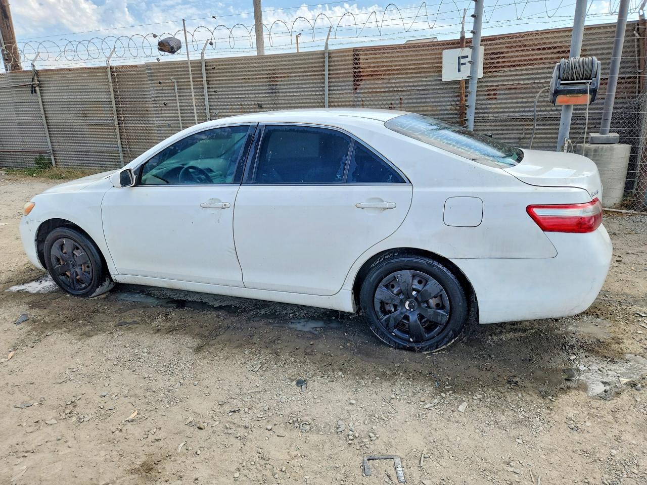 2009 Toyota Camry Le Белый vin: 4T4BE46K99R088497