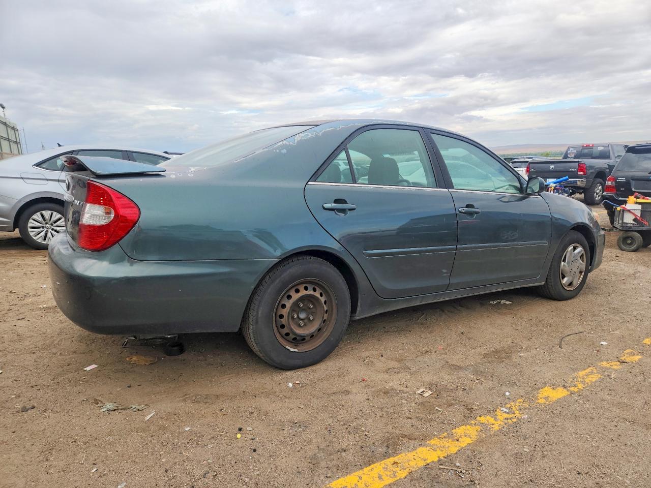 2002 Toyota Camry Le Green vin: 4T1BE32K12U546176