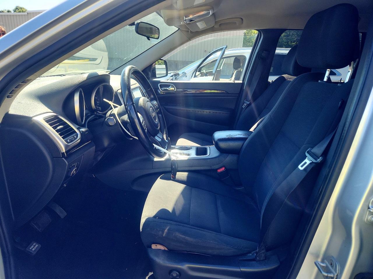 2011 Jeep Grand Cherokee Laredo Silver vin: 1J4RR4GGXBC551491
