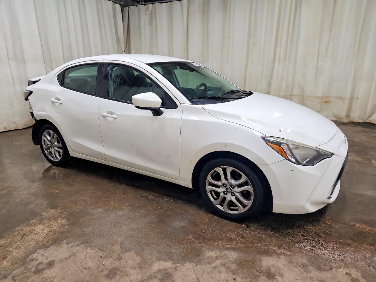 2018 Toyota Yaris Ia Base White vin: 3MYDLBYVXJY311299