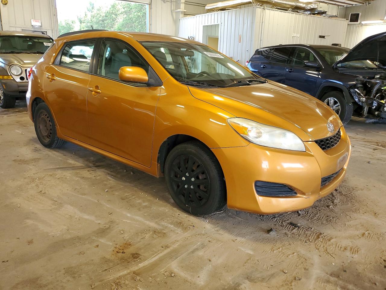 2009 Toyota Matrix Base Orange vin: 2T1KU40E59C159678