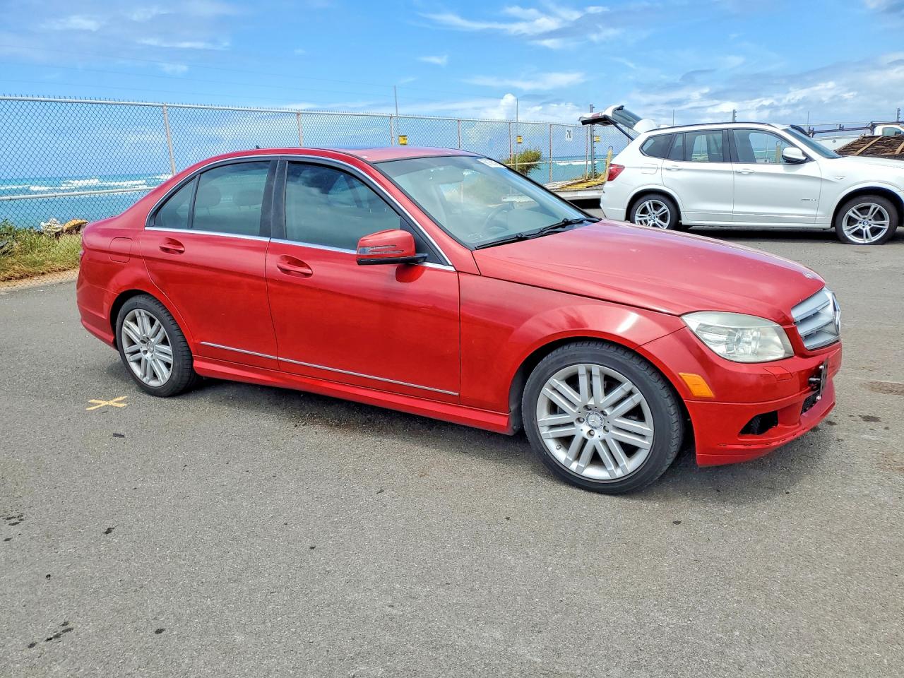 2011 Mercedes-benz C 300 Красный vin: WDDGF5EB8BA510104