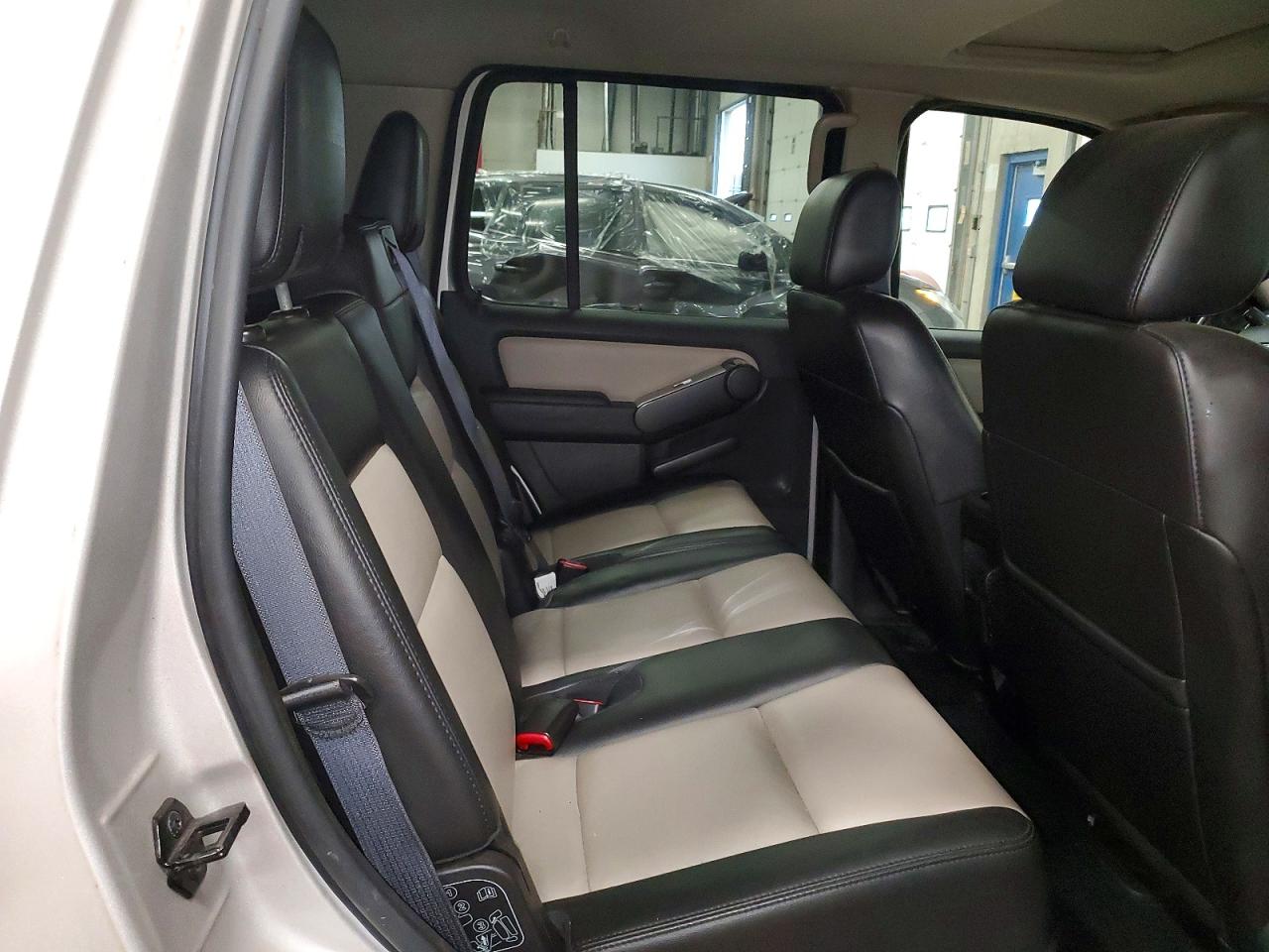 2007 Ford Explorer Xlt Silver vin: 1FMEU73837UB23634