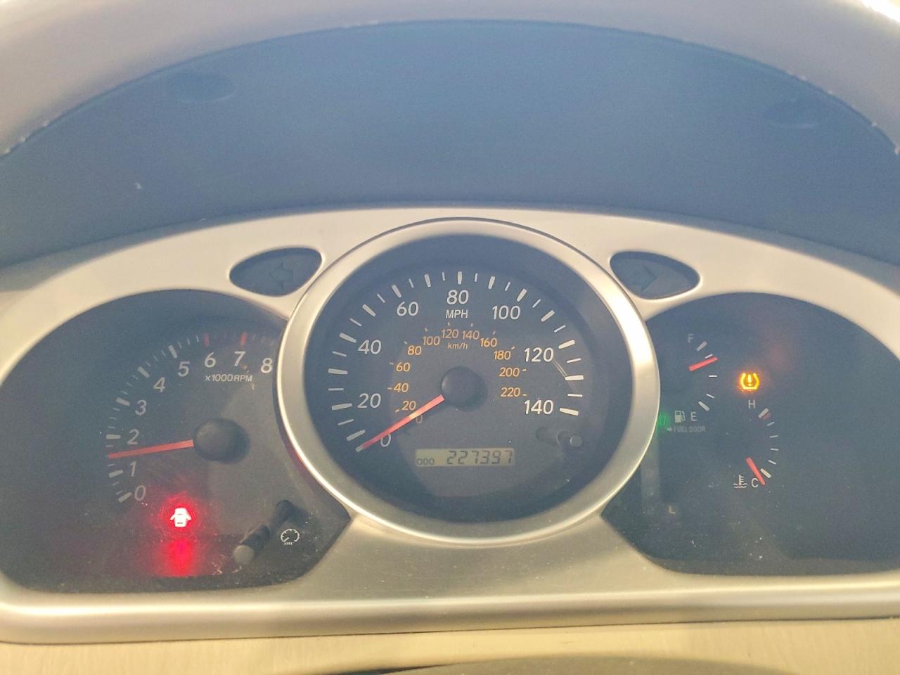 2005 Toyota Highlander Base Tan vin: JTEEP21A650089855