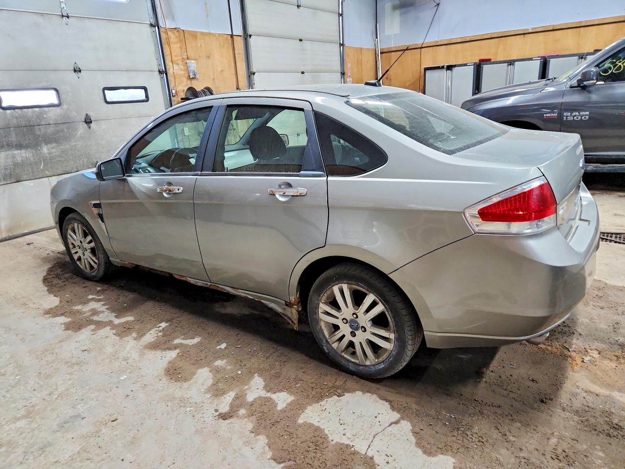 2008 Ford Focus Se Silver vin: 1FAHP35N68W268716