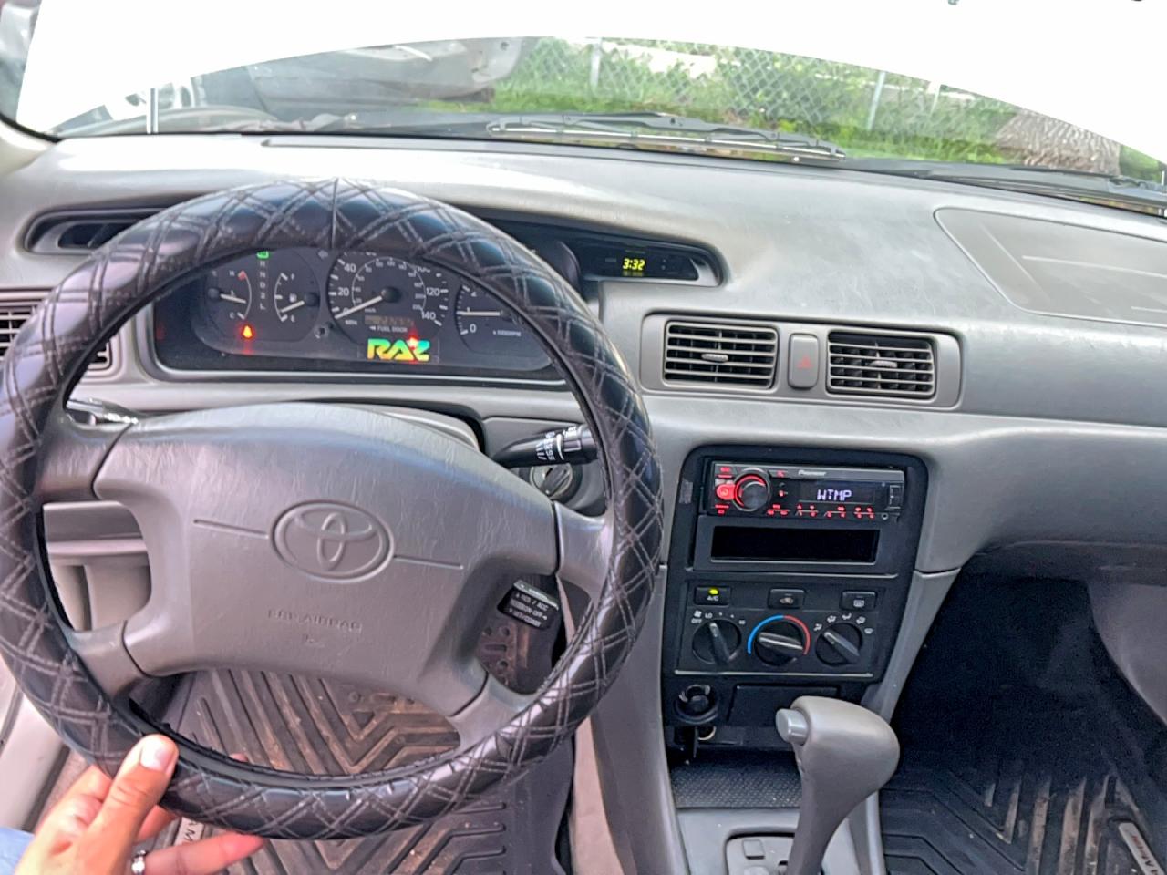 2000 Toyota Camry Le Серебряный vin: JT2BG22K2Y0450820