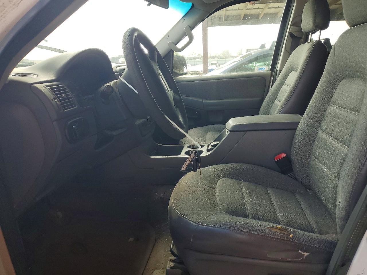 2002 Ford Explorer White vin: 1FMZU72K22ZC98239
