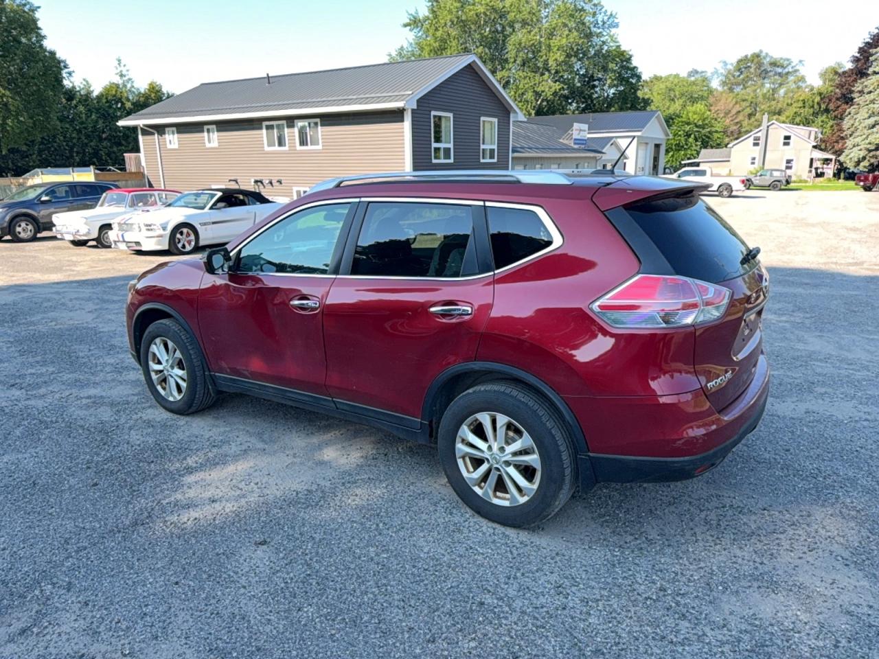 2015 Nissan Rogue S Burgundy vin: 5N1AT2MV2FC821049