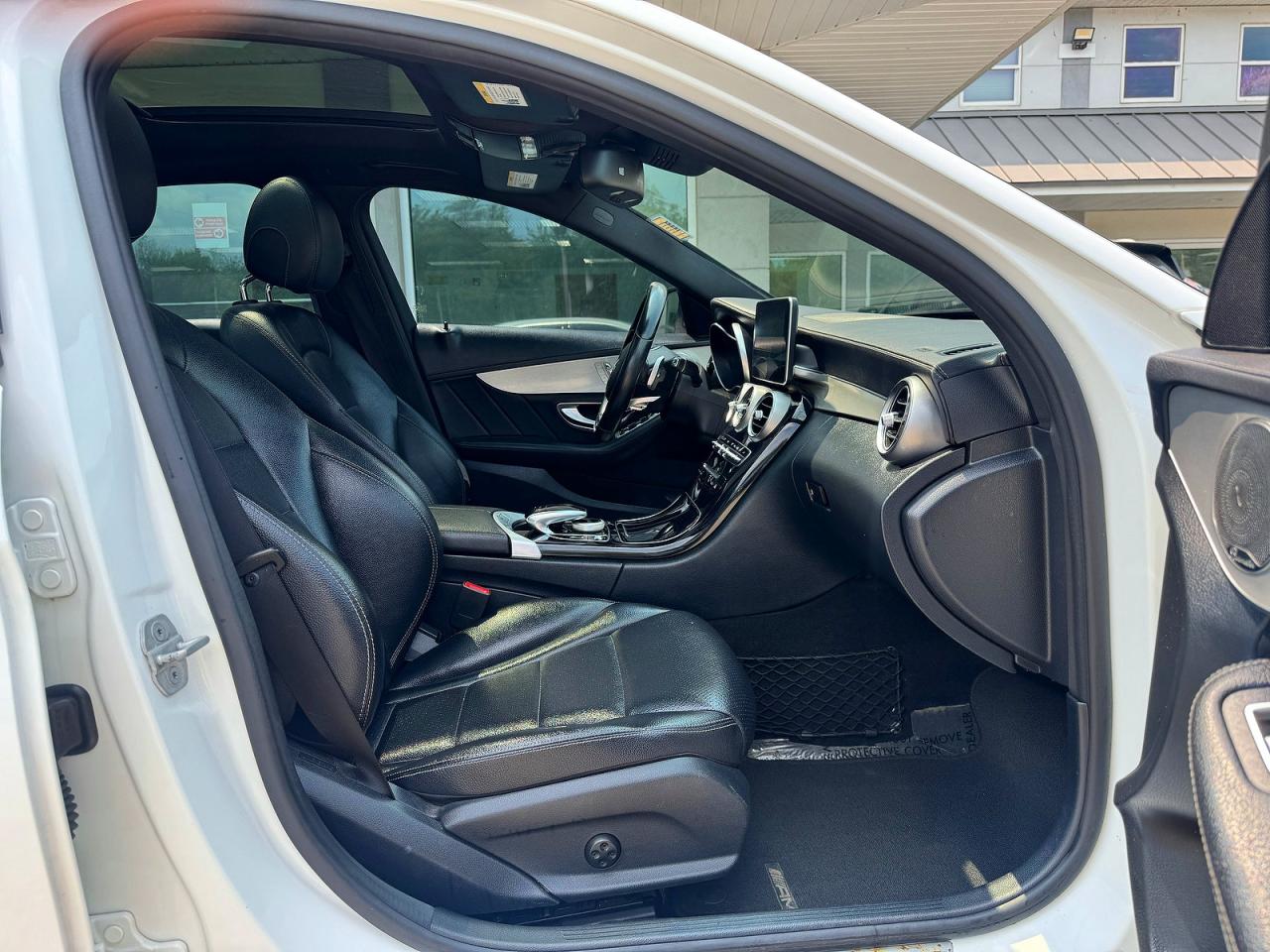 2015 Mercedes-benz C 300 4matic White vin: 55SWF4KB9FU000313