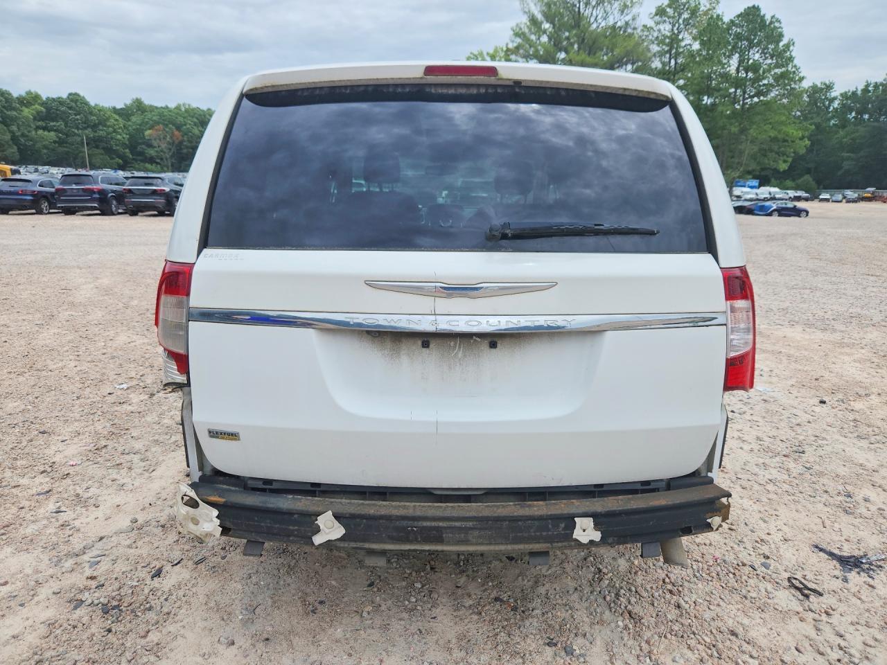 2015 Chrysler Town & Country Touring White vin: 2C4RC1BG8FR537695