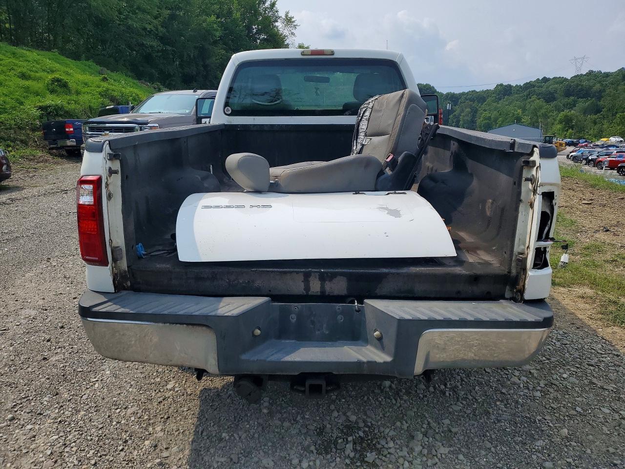 2011 Ford F250 Super Duty White vin: 1FTBF2B67BEC37529
