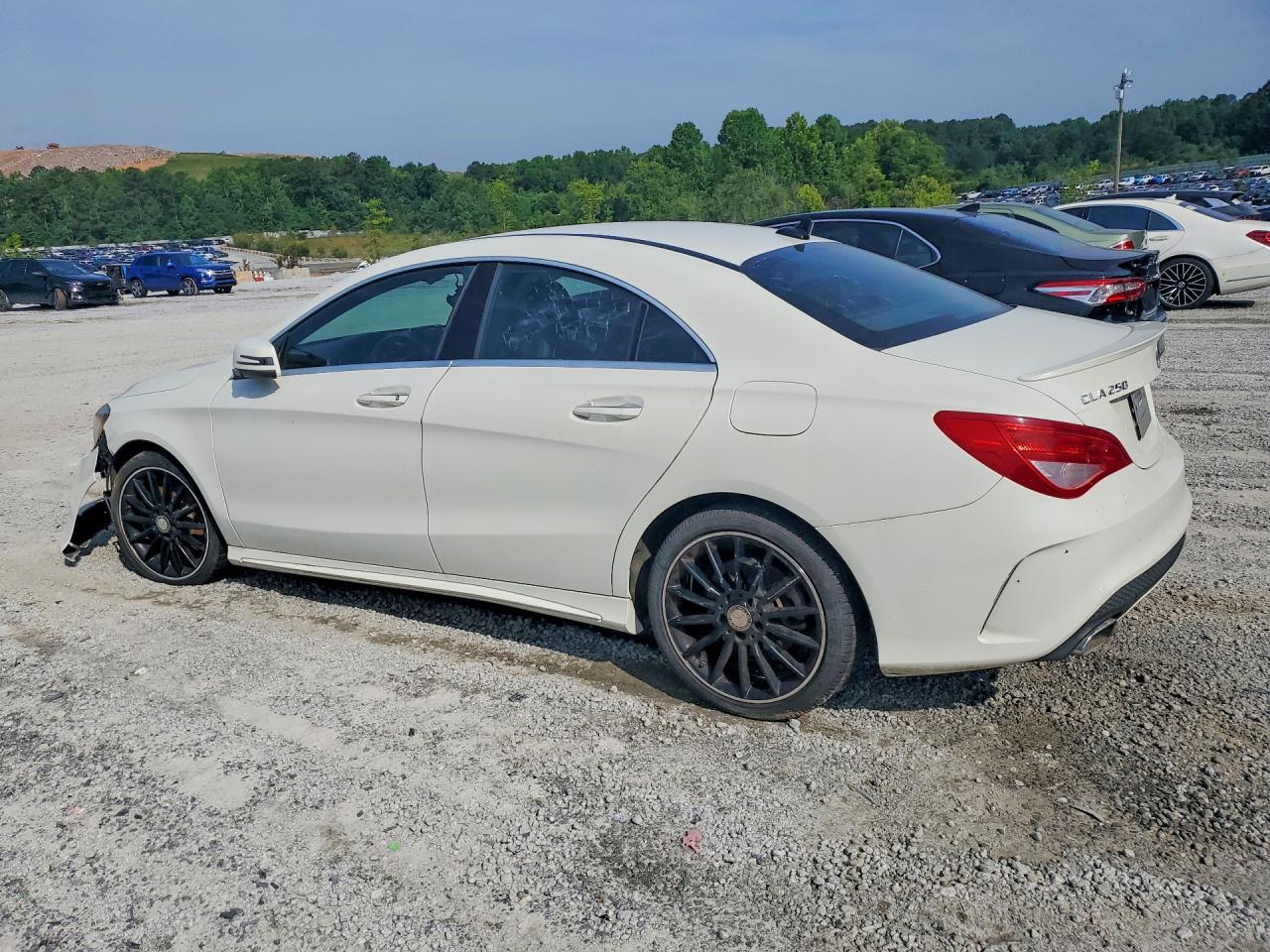 2015 Mercedes-benz Cla 250 Белый vin: WDDSJ4EB2FN182695