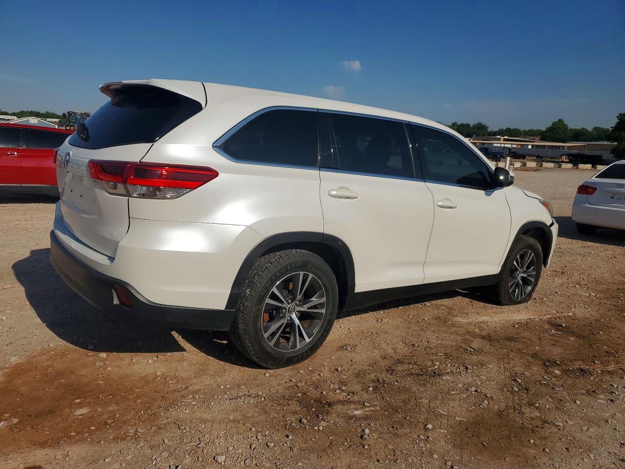 2019 Toyota Highlander Le White vin: 5TDZARFH9KS043130
