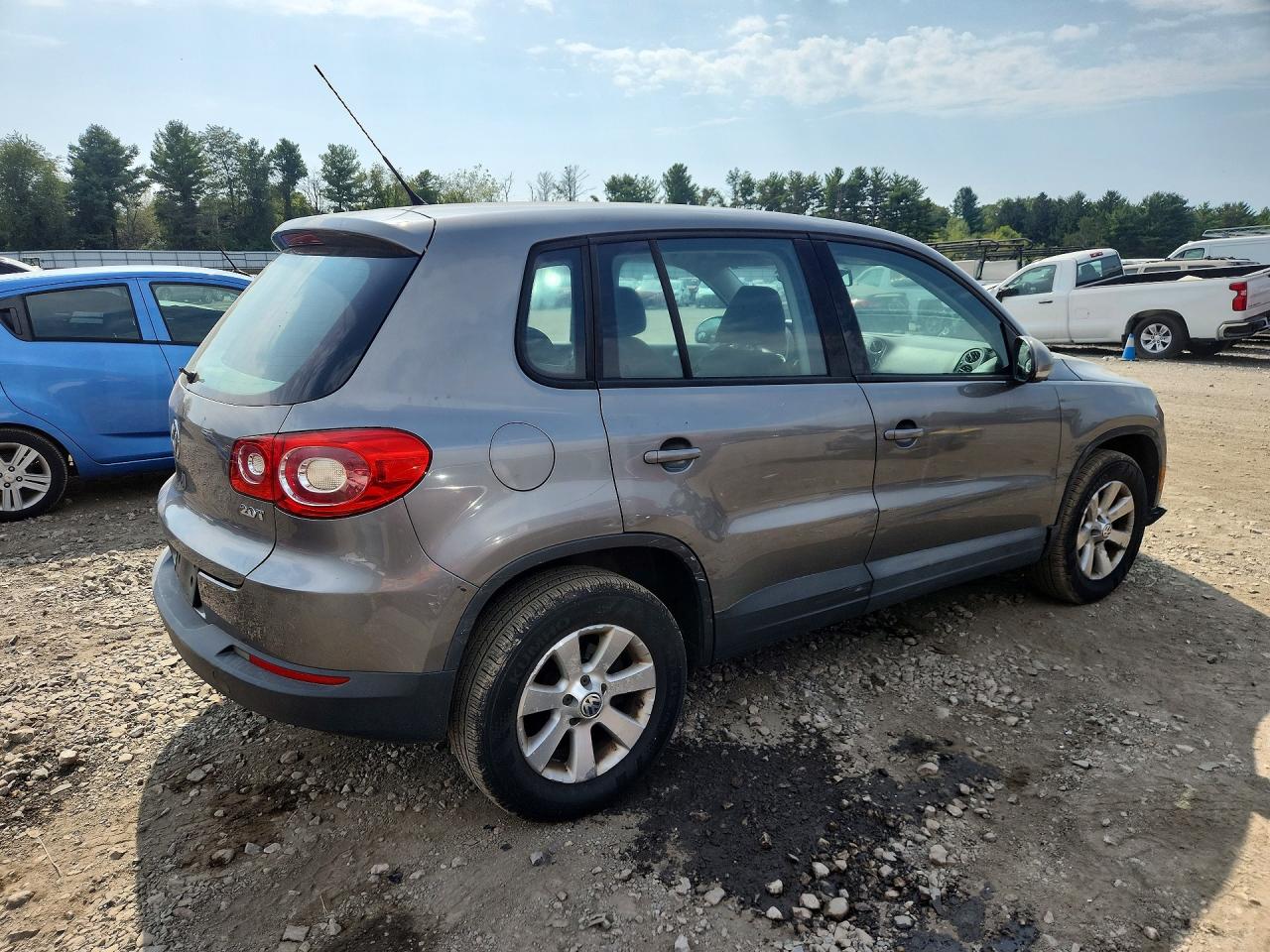 2010 Volkswagen Tiguan S Серебряный vin: WVGAV7AX6AW511832
