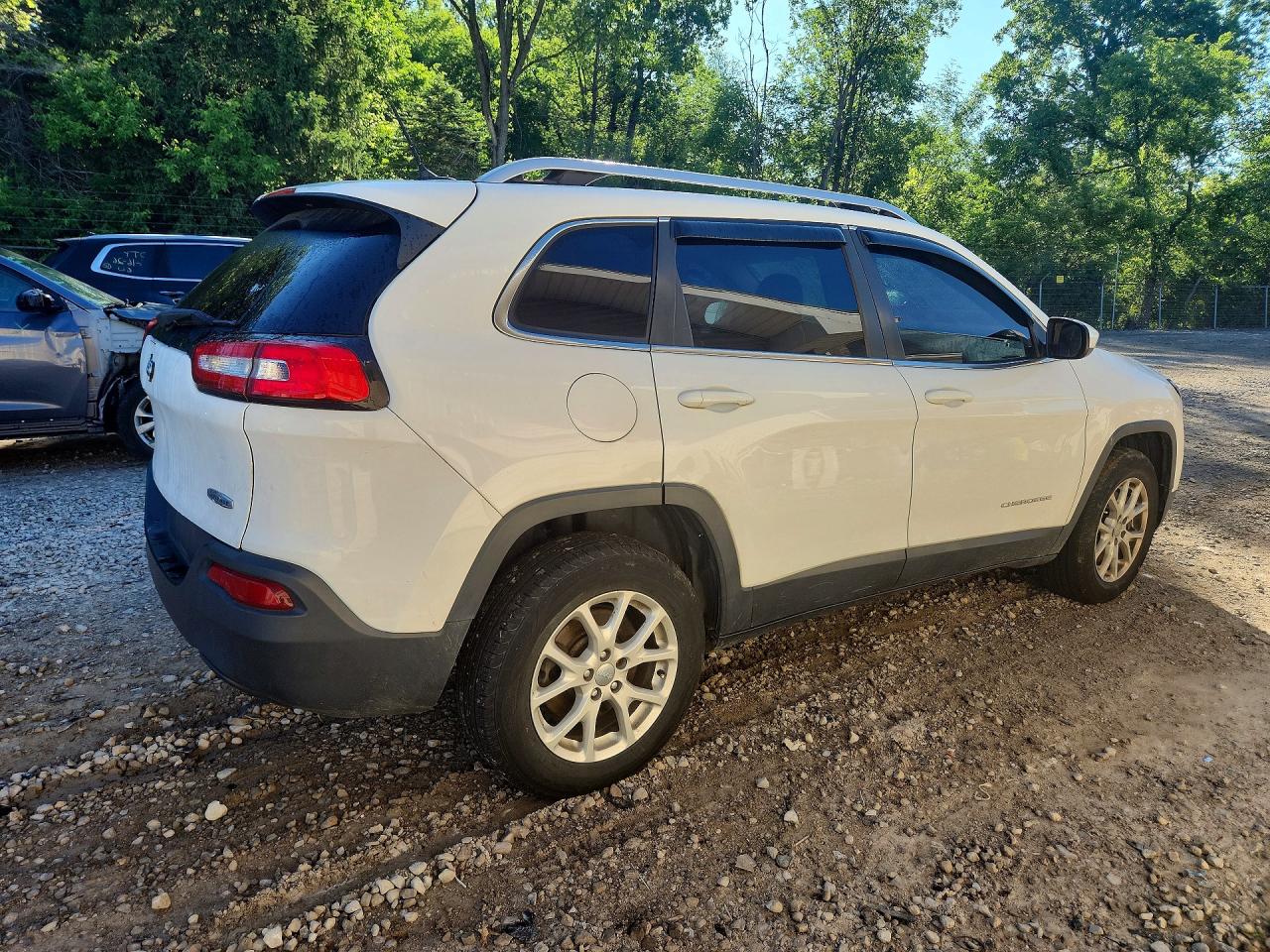 2014 Jeep Cherokee Latitude White vin: 1C4PJMCBXEW252522