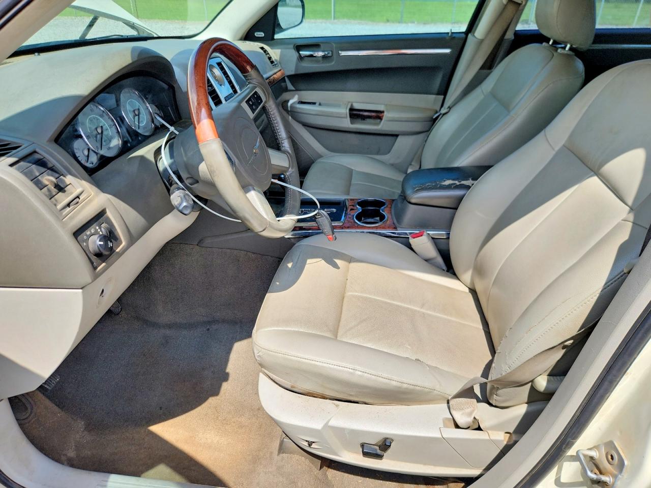 2008 Chrysler 300 Limited White vin: 2C3KA33G38H305648