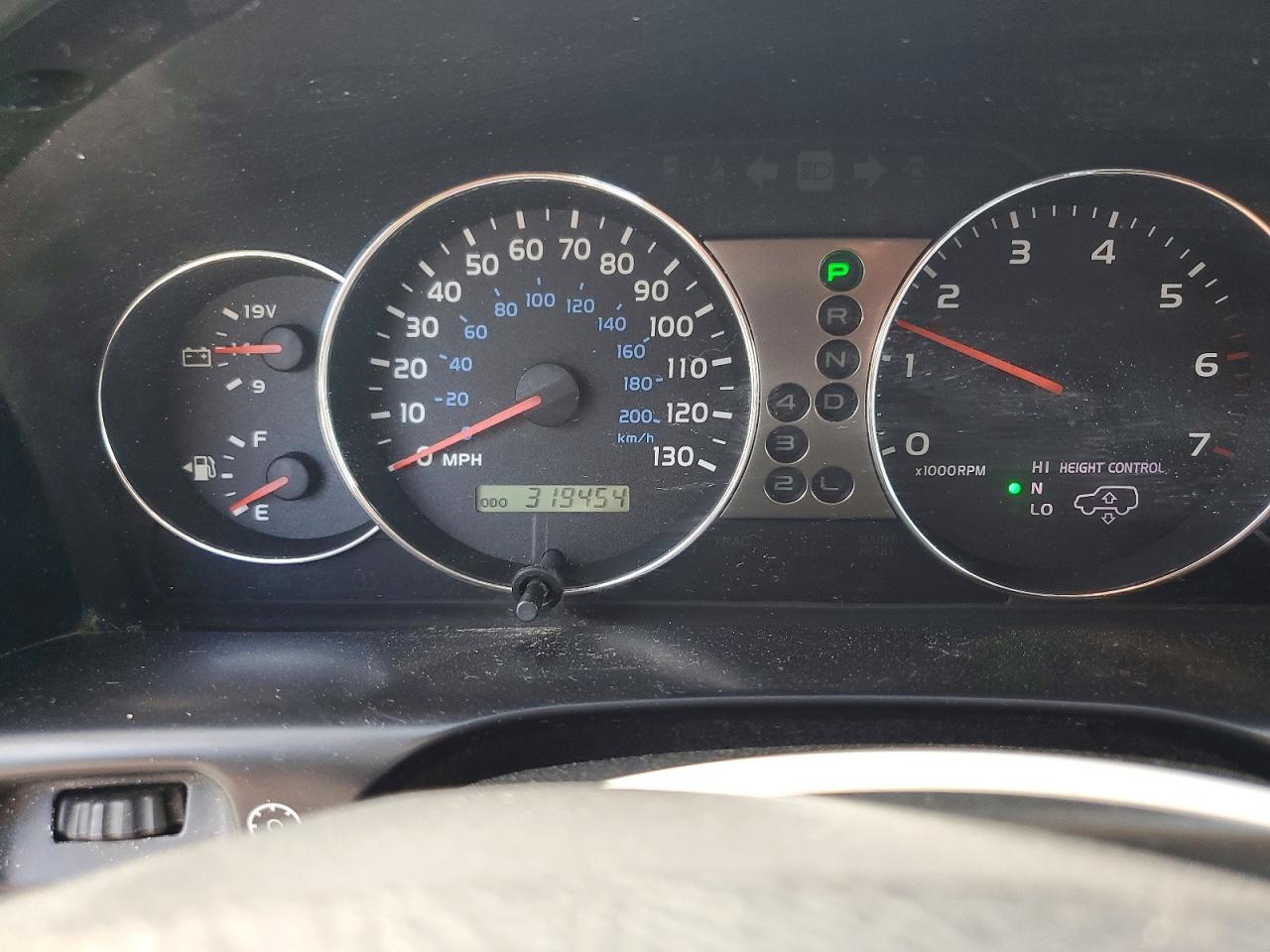 2007 Toyota Land Cruiser Base Silver vin: JTEHT05J472111639