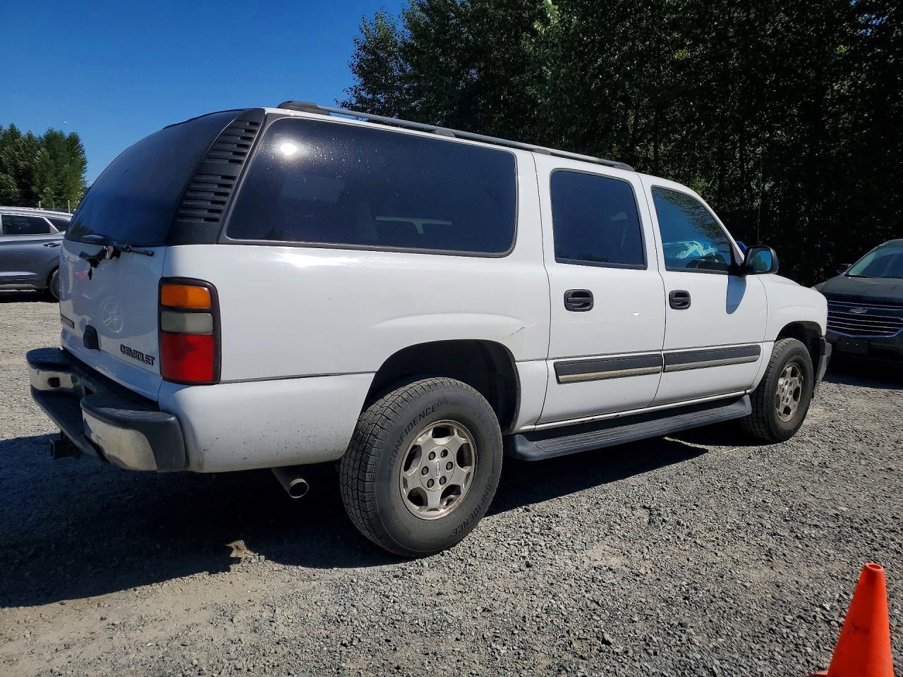 2005 Chevrolet Suburban K1500 White vin: 3GNFK16Z85G150352