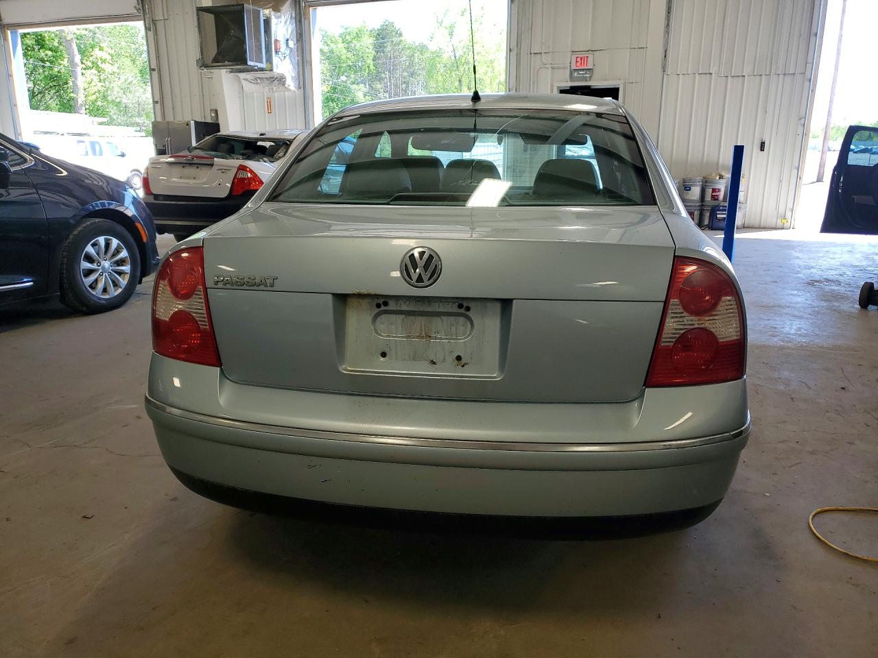 2002 Volkswagen Passat Gls Blue vin: WVWPD63B32P298461
