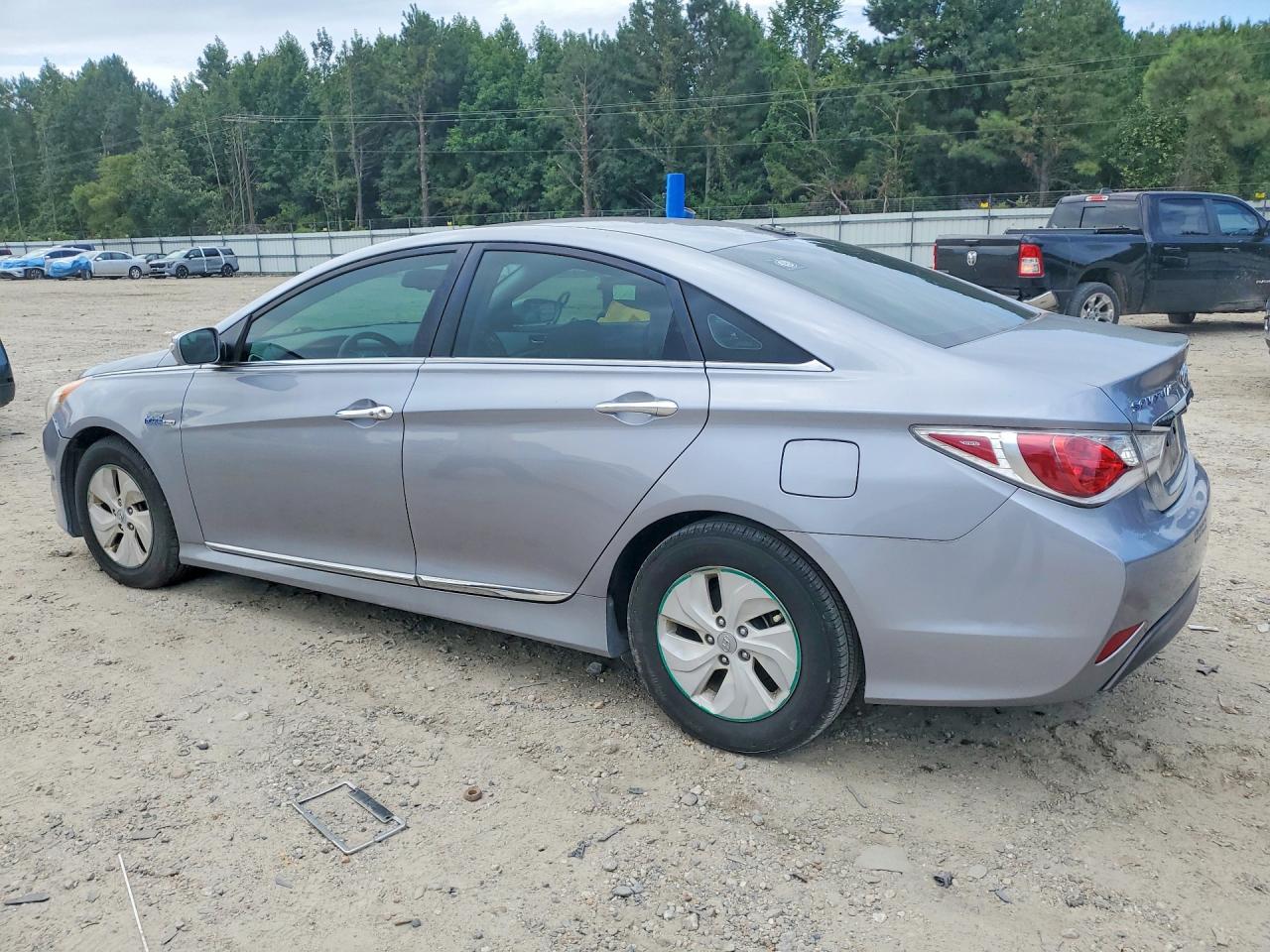 2015 Hyundai Sonata Hybrid Base Silver vin: KMHEC4A40FA130459