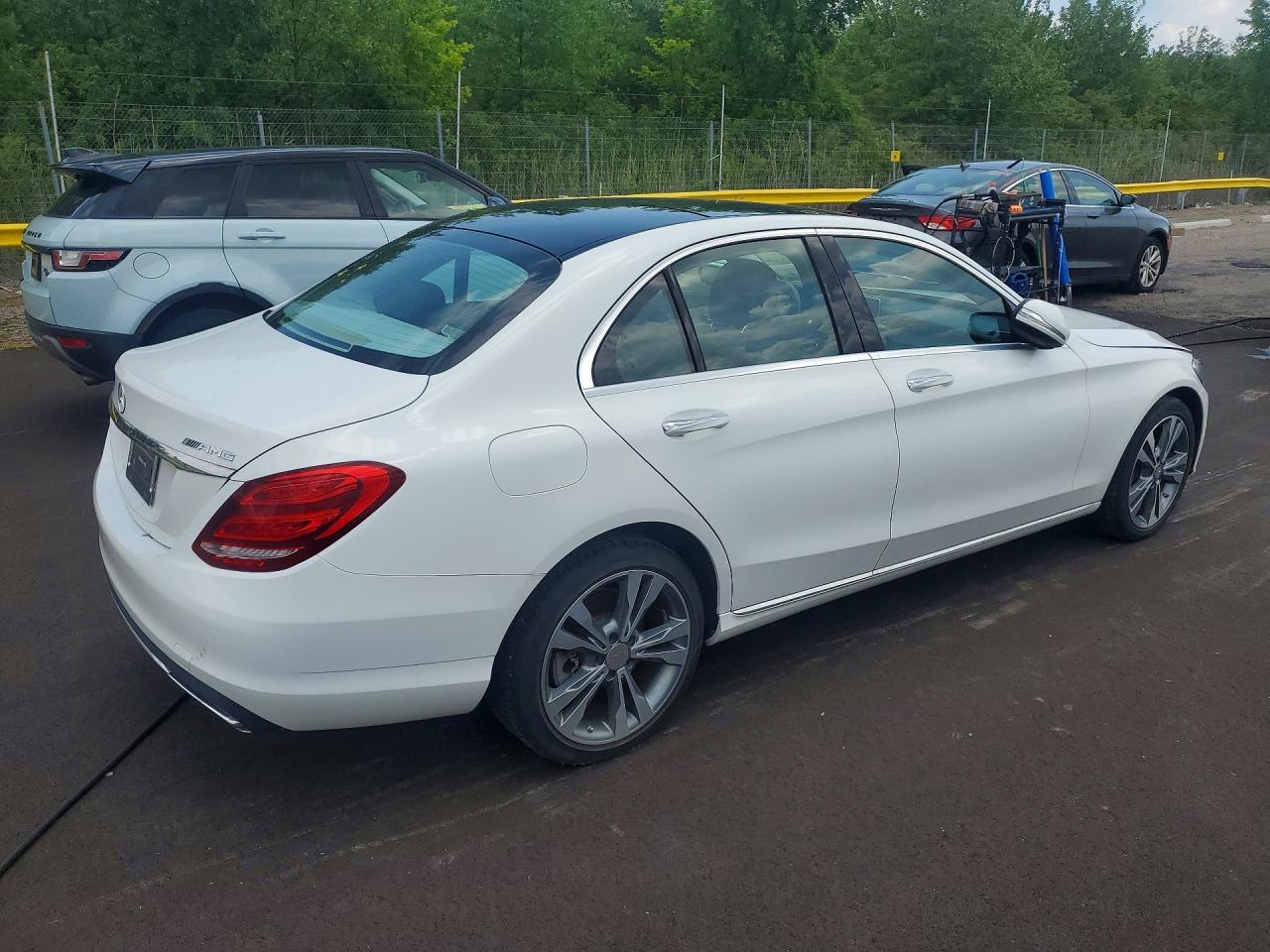 2015 Mercedes-benz C 300 4matic White vin: 55SWF4KB5FU003743