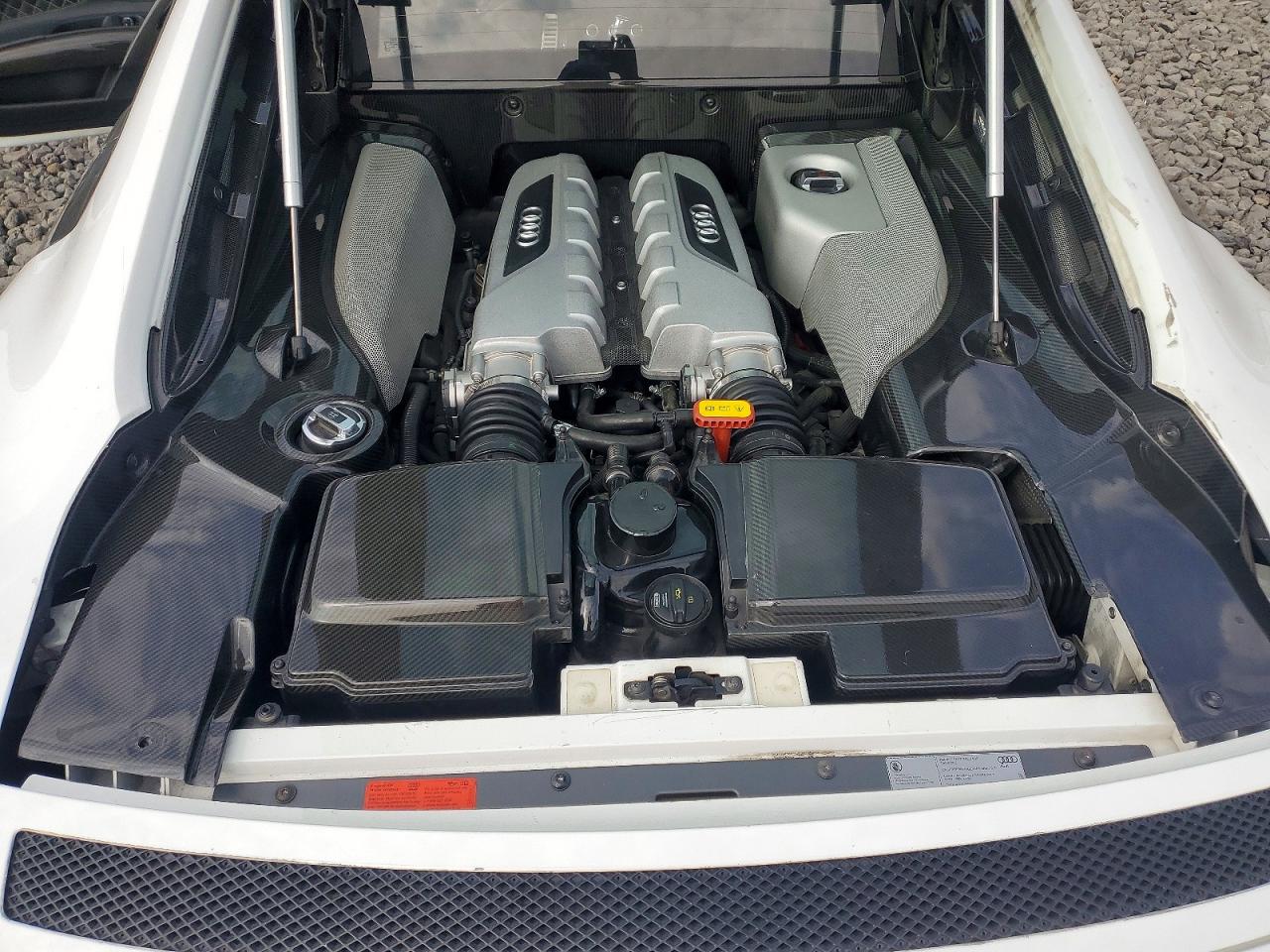 2015 Audi R8 5.2 Plus Quattro White vin: WUAKNAFG7F7001816
