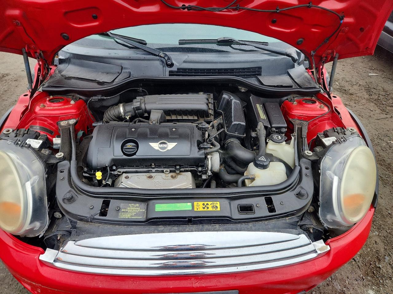 2009 Mini Cooper Red vin: WMWMF33529TW76970
