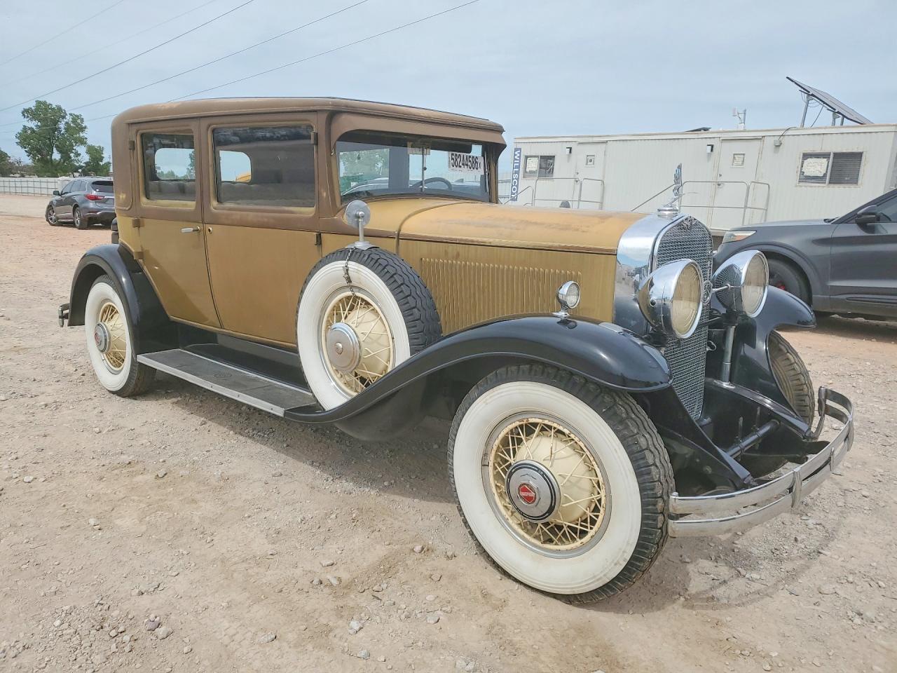 1930 Cadillac Lasal Limo Two Tone vin: 612115