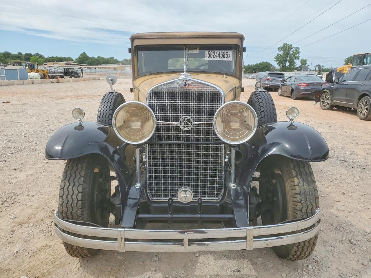 1930 Cadillac Lasal Limo Two Tone vin: 612115