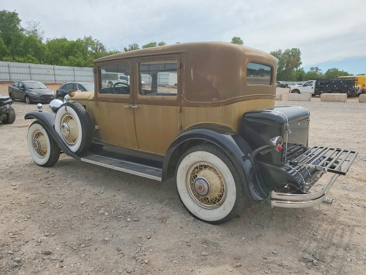 1930 Cadillac Lasal Limo Two Tone vin: 612115