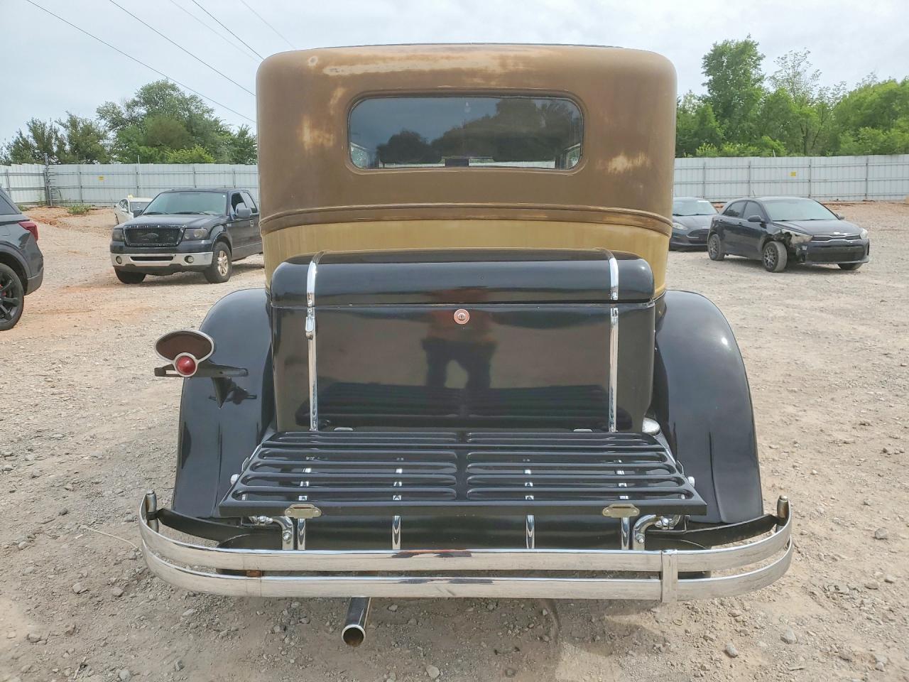 1930 Cadillac Lasal Limo Two Tone vin: 612115