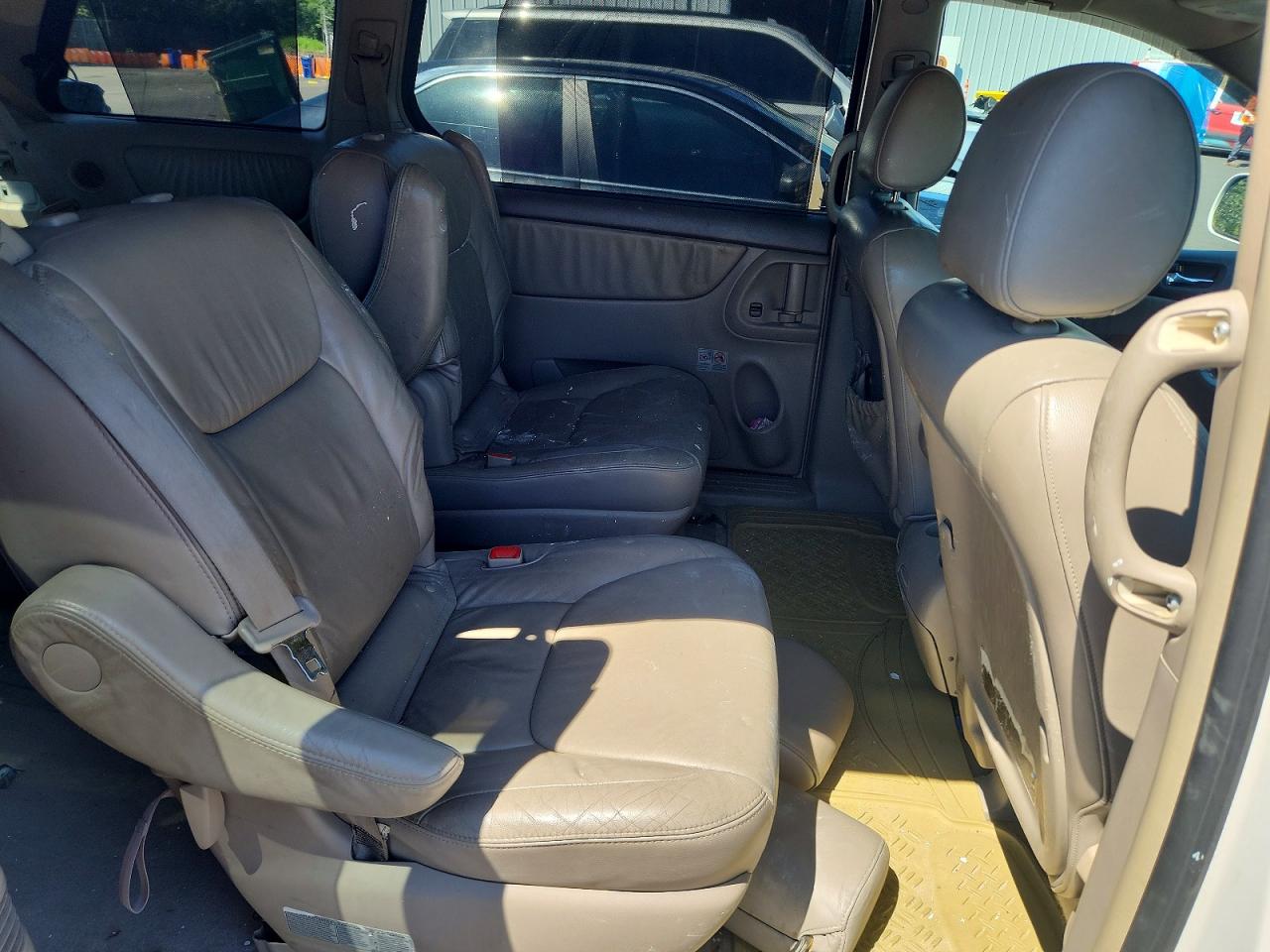 2004 Toyota Sienna Xle 7 Passenger White vin: 5TDBA22CX4S020252
