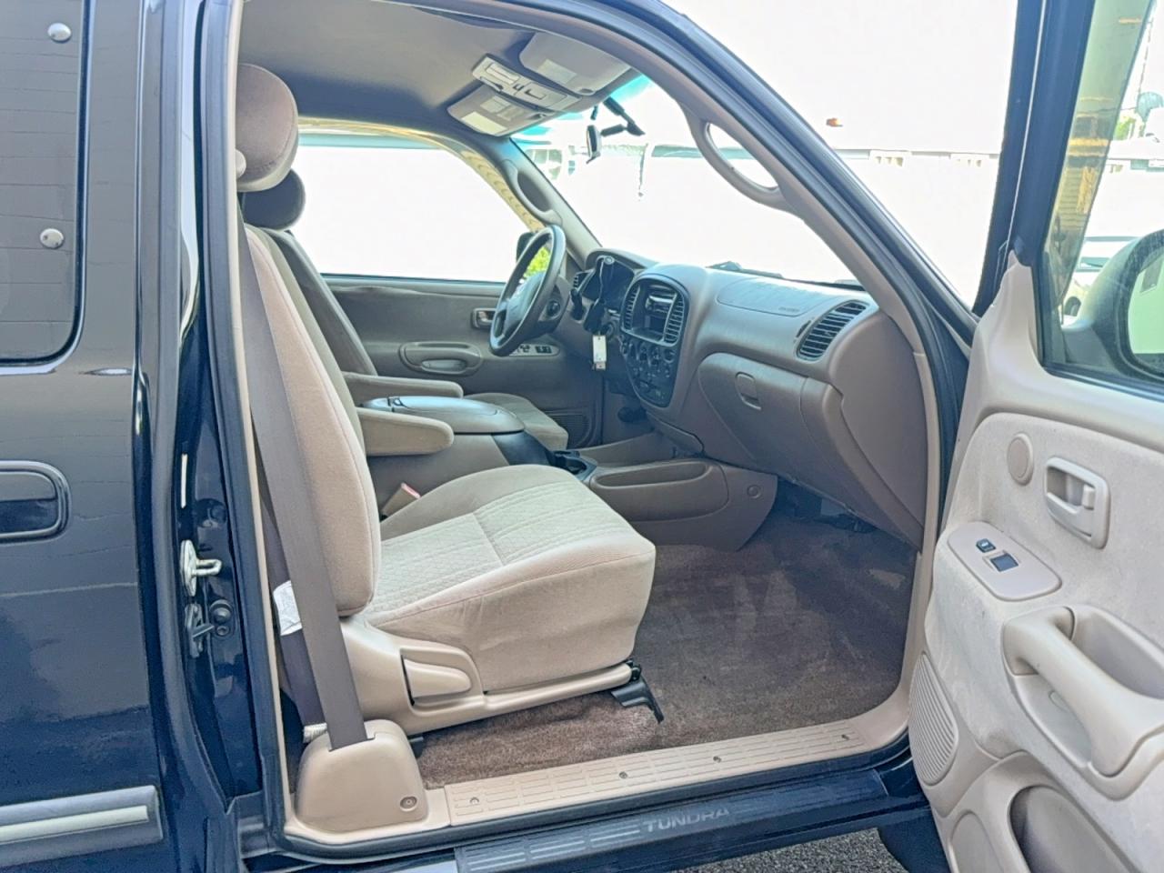 2004 Toyota Tundra Sr5 Black vin: 5TBBT44104S452116