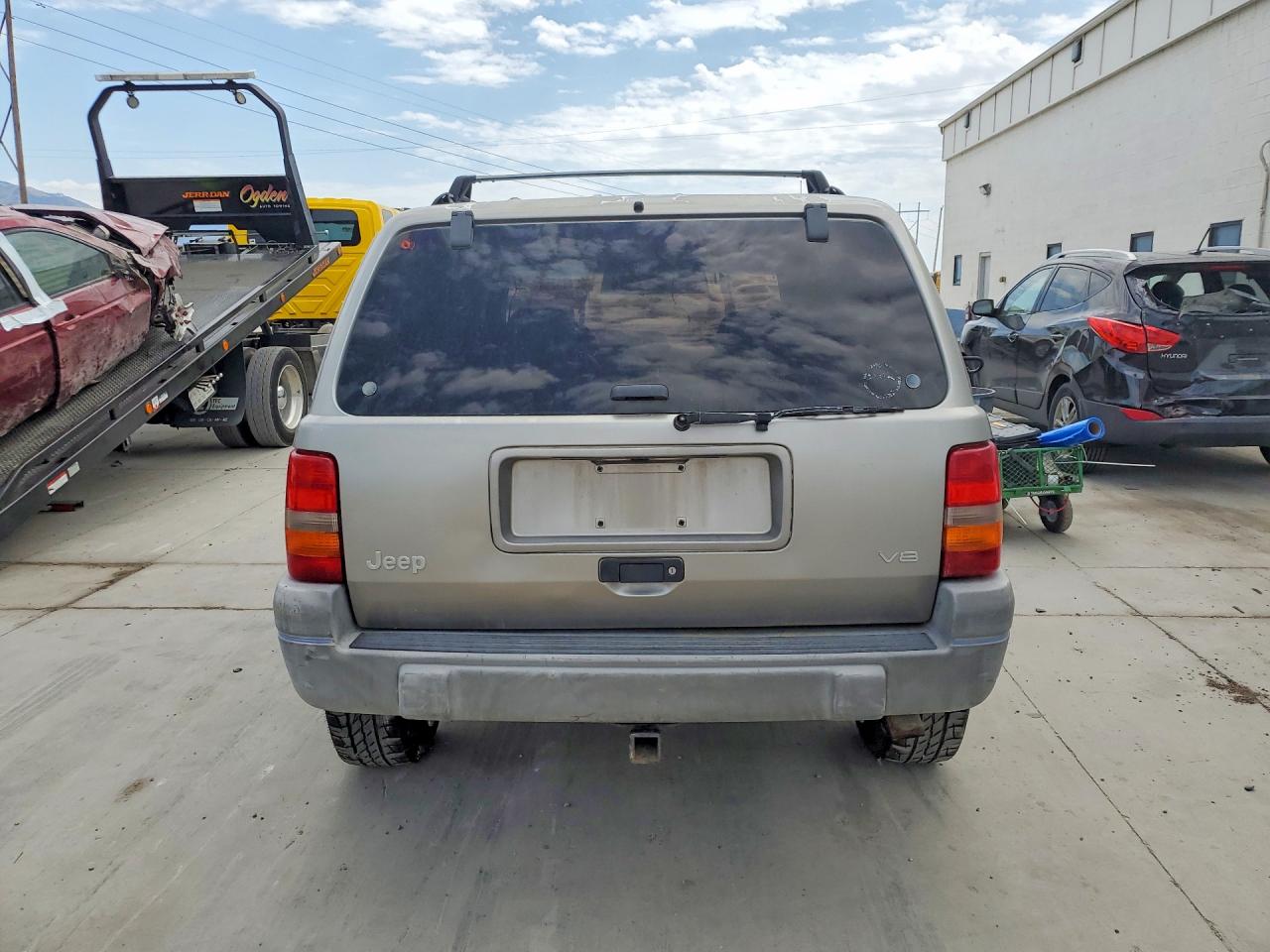 1998 Jeep Grand Cherokee Laredo Gray vin: 1J4GZ58Y2WC157042