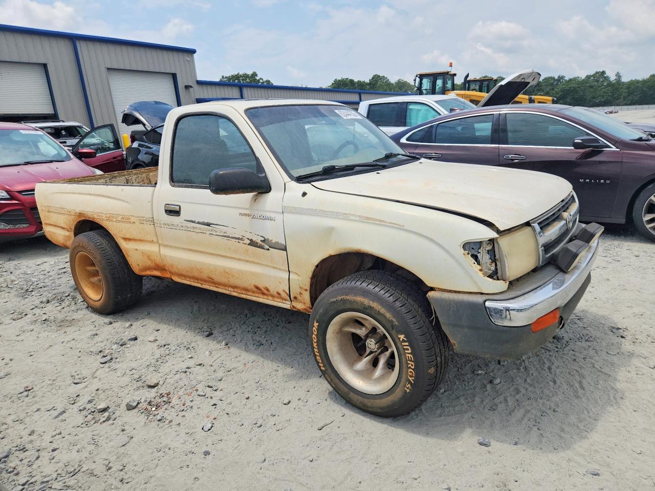 2000 Toyota Tacoma Base White vin: 4TANL42NXYZ590367